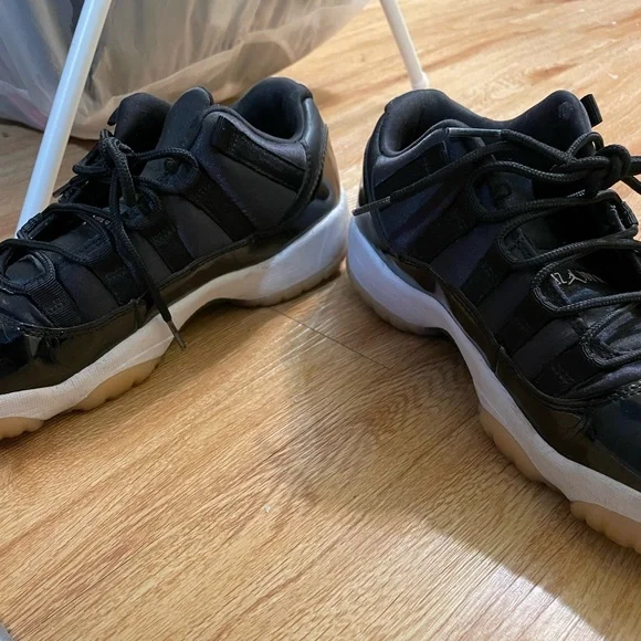 Women’s Jordan 11 Bleached Coral - Picture 5 of 6